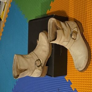 Frye Veronica bootie off white